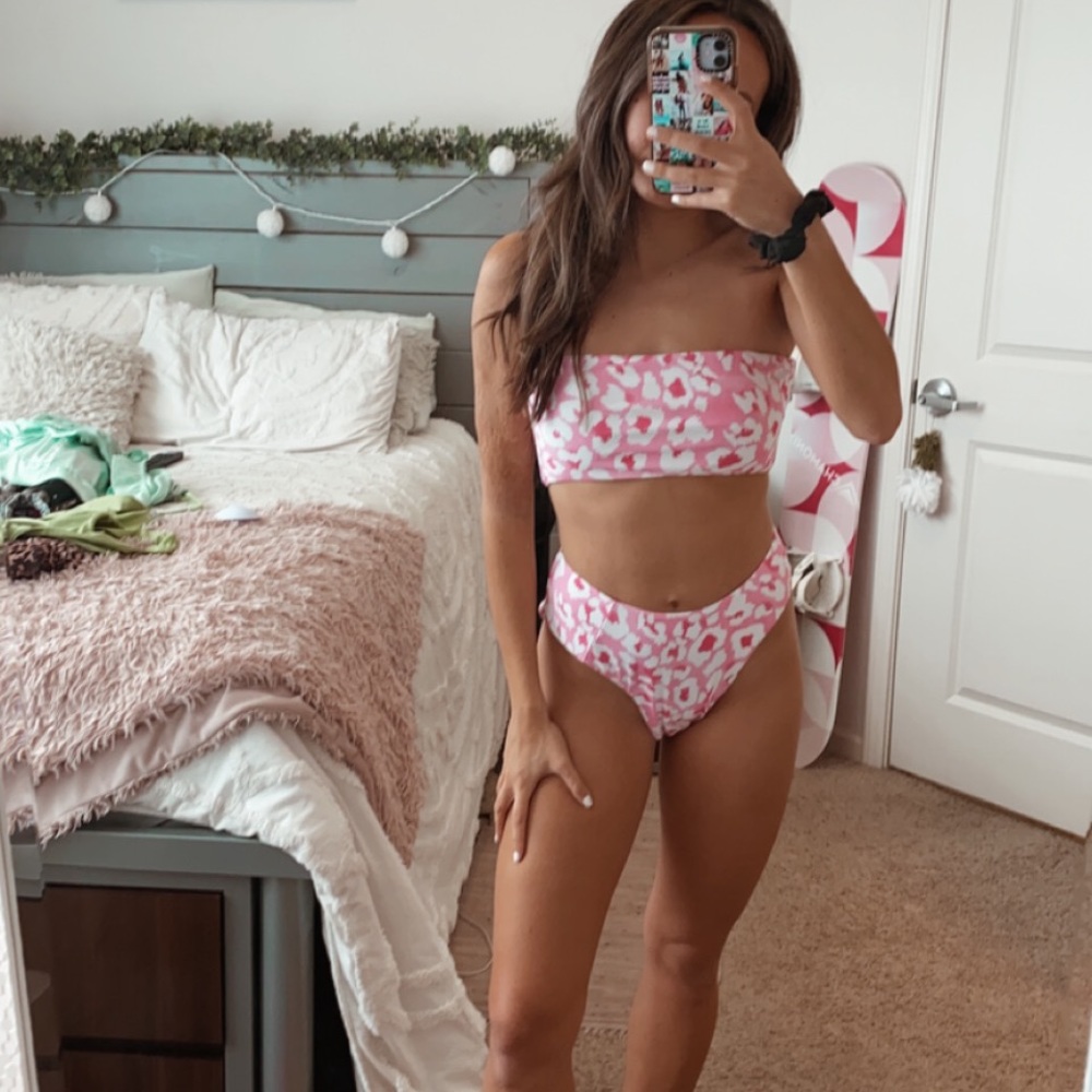 pink bikini - Picture 2 of 2